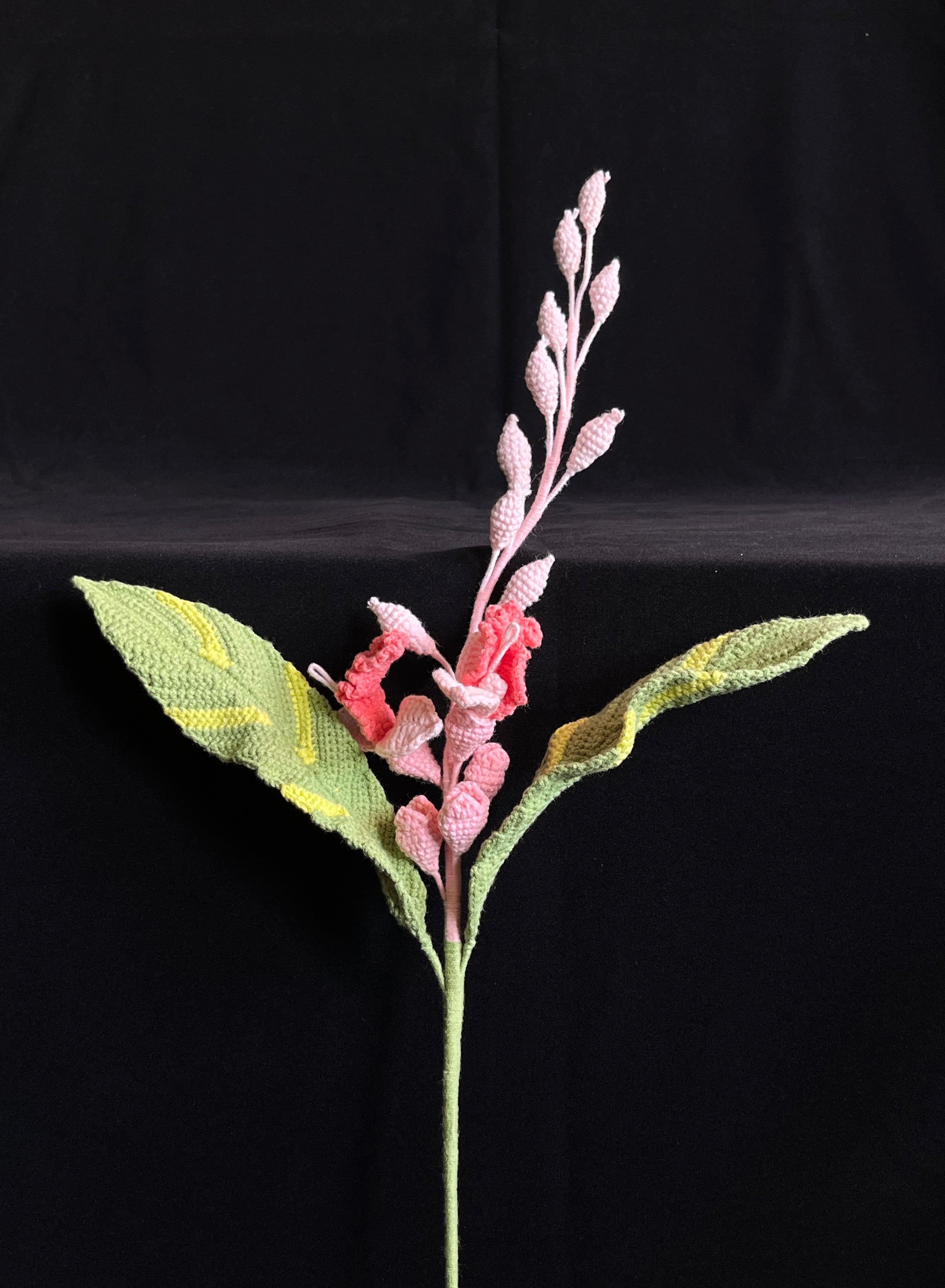 🌿 Gehaakte Heliconia – Handgemaakte Tropische Bloem