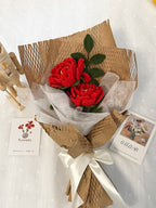 Gehaakt pioenboeket – rood - Een blijvend boeket vol warmte en betekenis