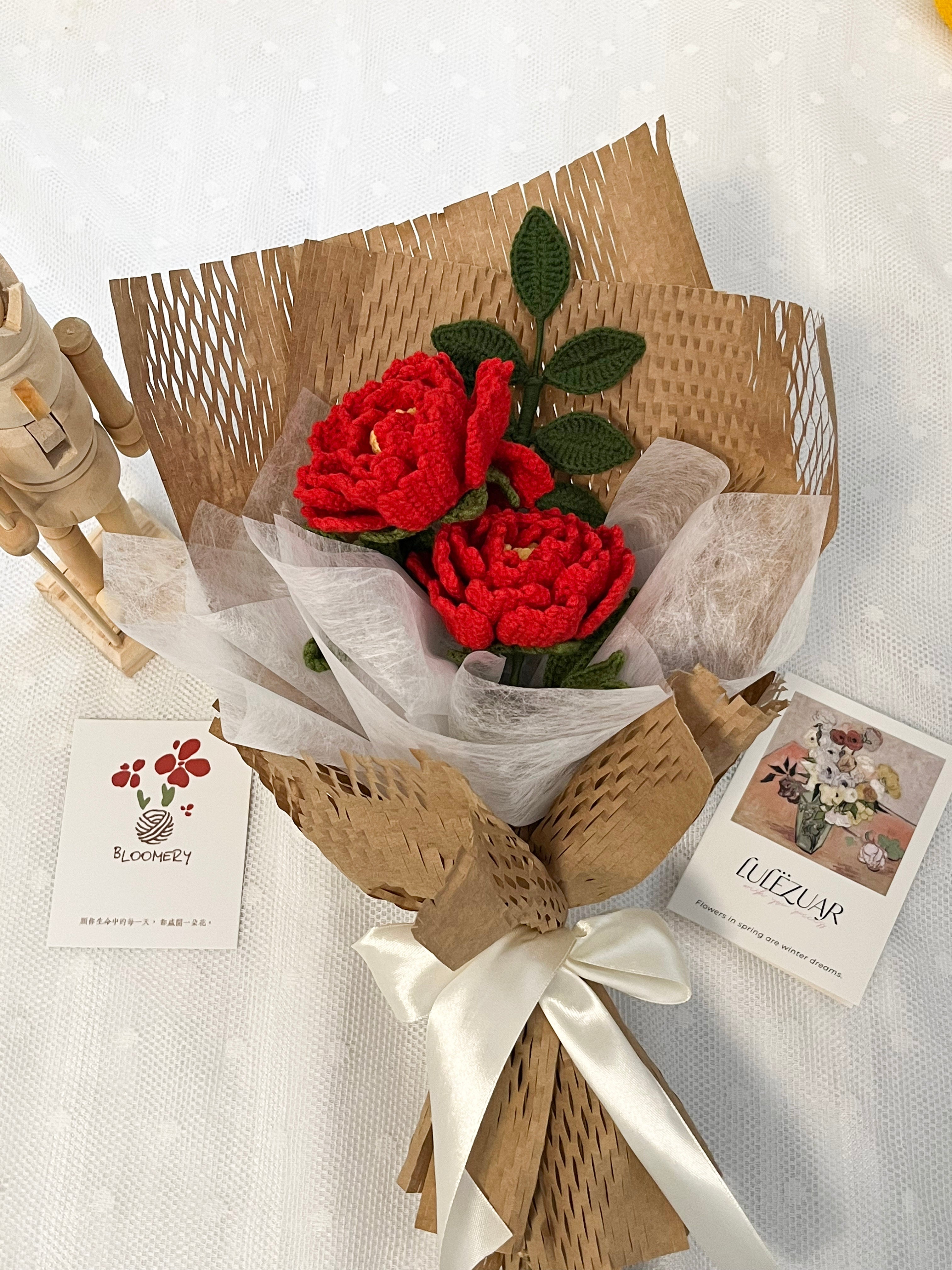 Gehaakt pioenboeket – rood - Een blijvend boeket vol warmte en betekenis