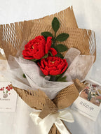 Gehaakt pioenboeket – rood - Een blijvend boeket vol warmte en betekenis