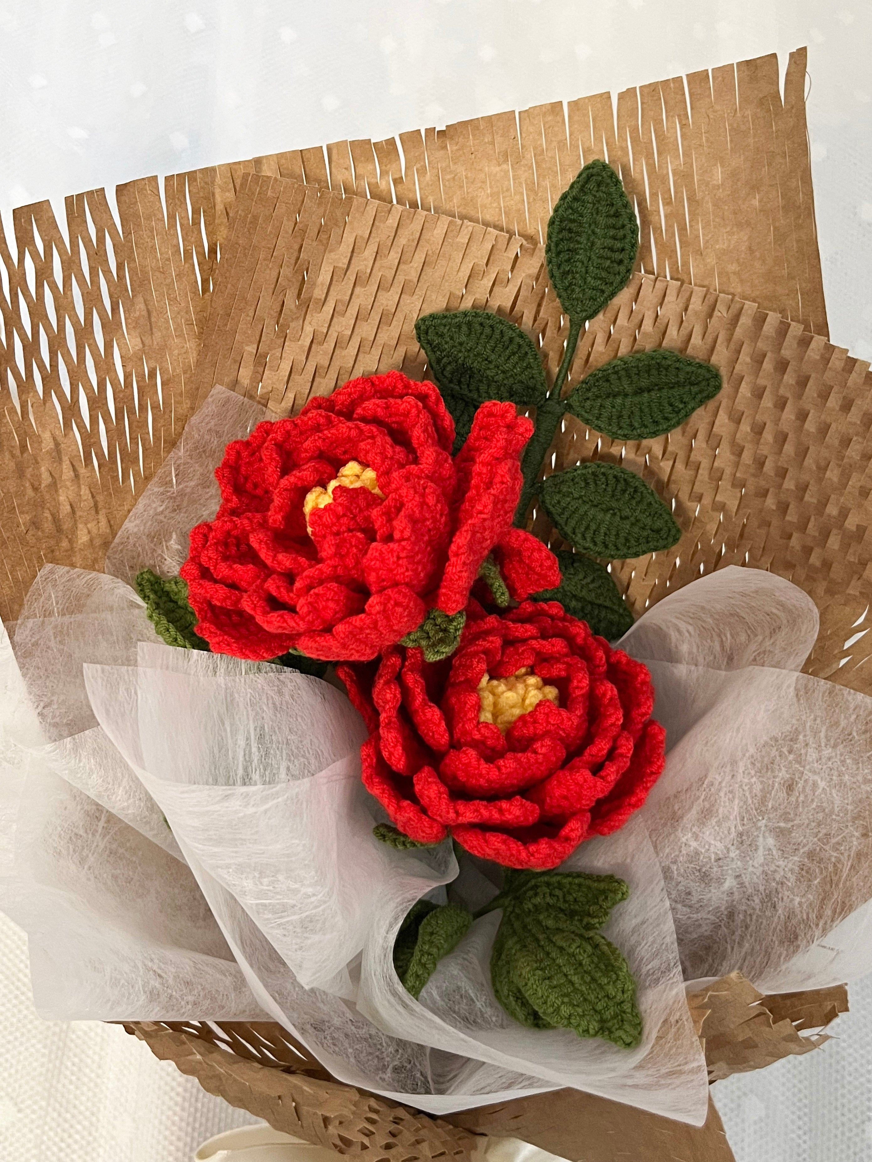 Gehaakt pioenboeket – rood - Een blijvend boeket vol warmte en betekenis