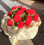 Handgehaakt bloemenboeket – rood & vol liefde