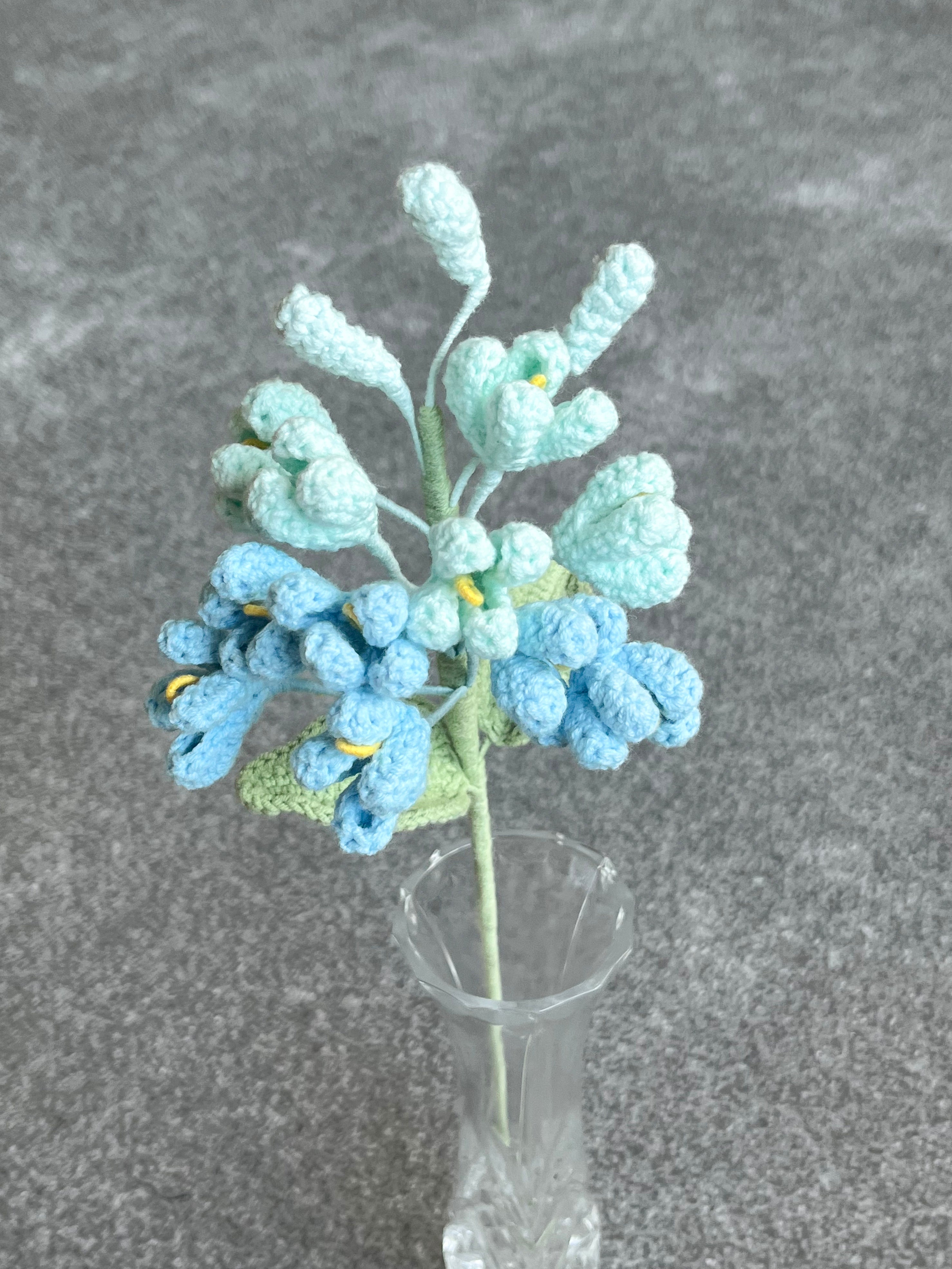 Handgehaakte bloemen tak – fris & speels