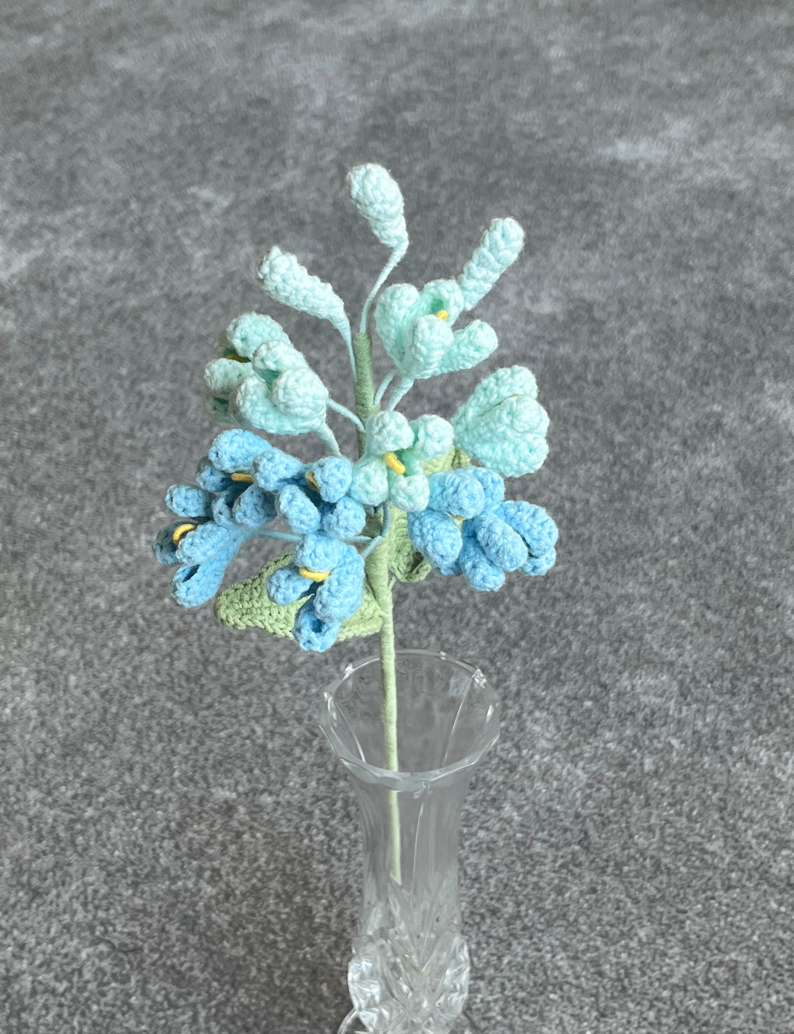 Handgehaakte bloemen tak – fris & speels