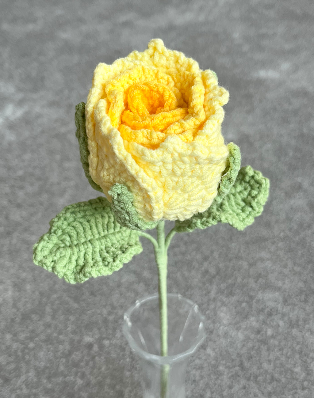 Handgehaakte roos – verkrijgbaar in meerdere kleuren