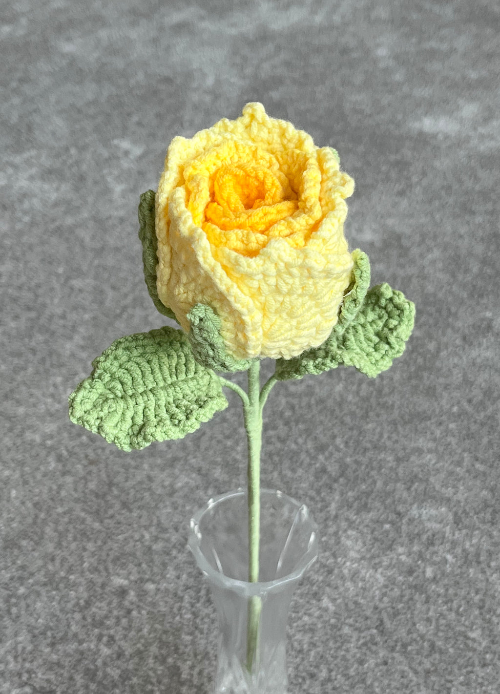 Handgehaakte roos – verkrijgbaar in meerdere kleuren