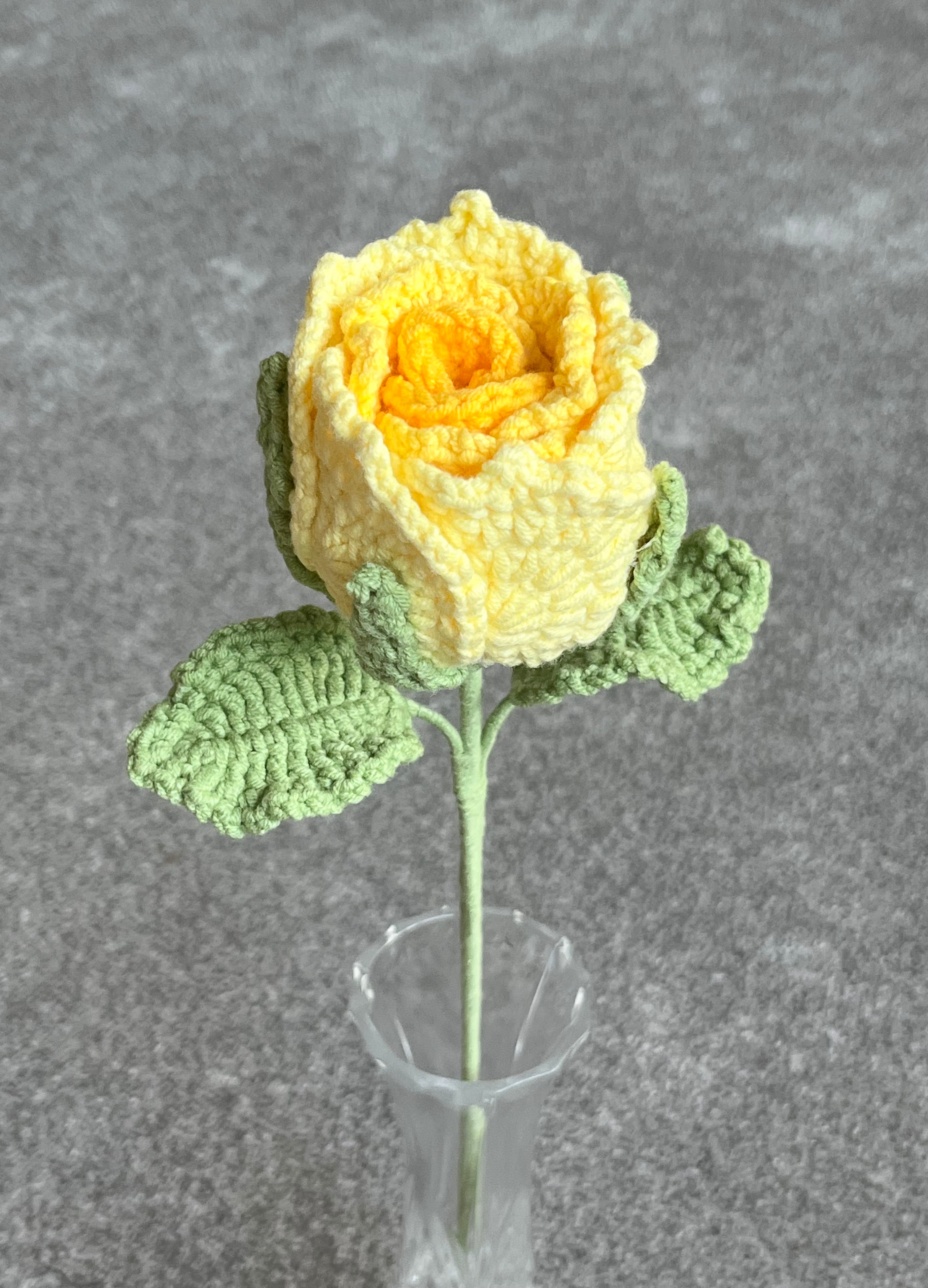 Handgehaakte roos – verkrijgbaar in meerdere kleuren