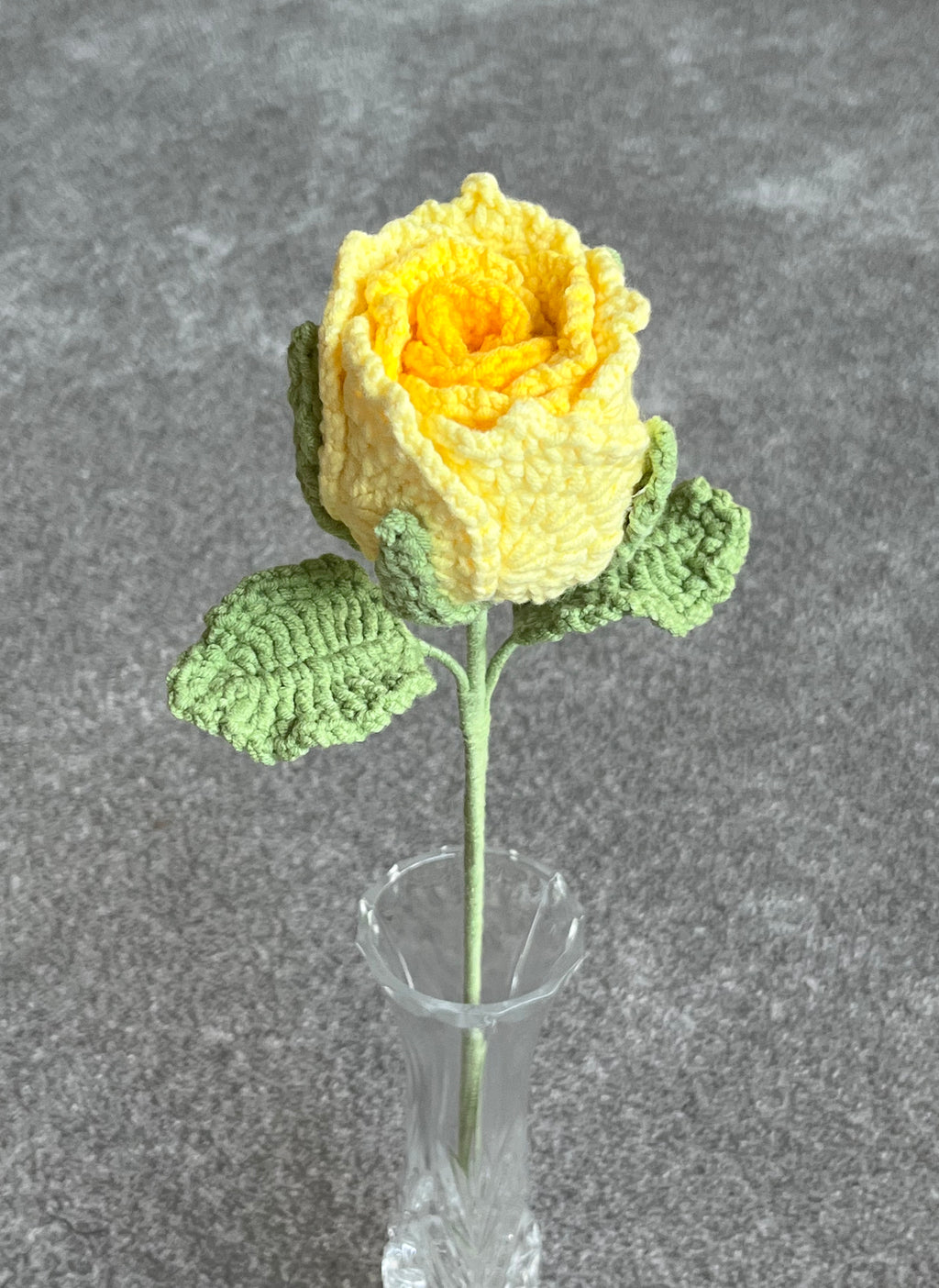 Handgehaakte roos – verkrijgbaar in meerdere kleuren