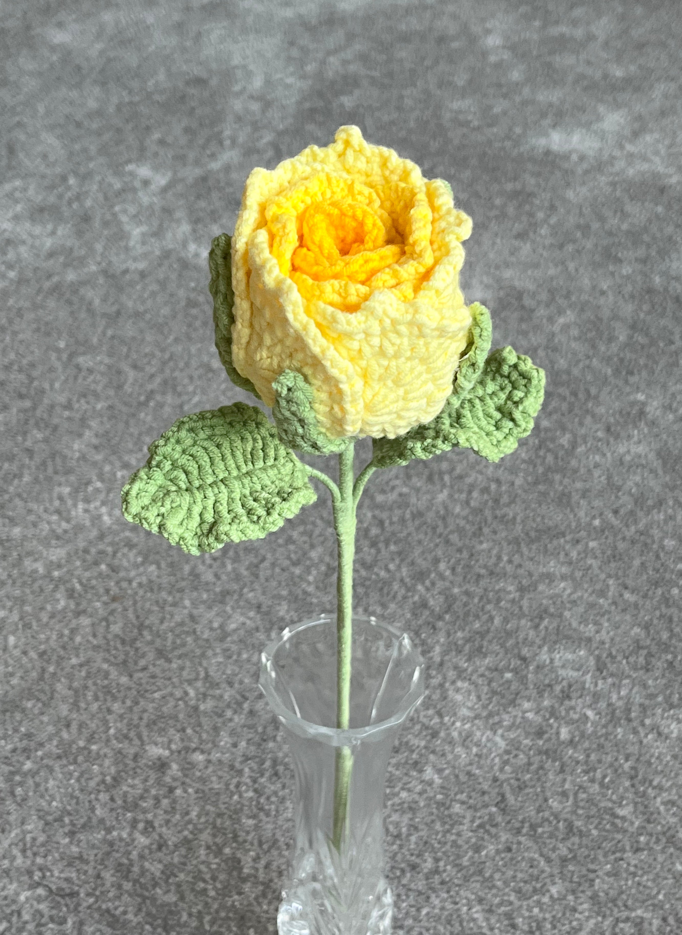 Handgehaakte roos – verkrijgbaar in meerdere kleuren