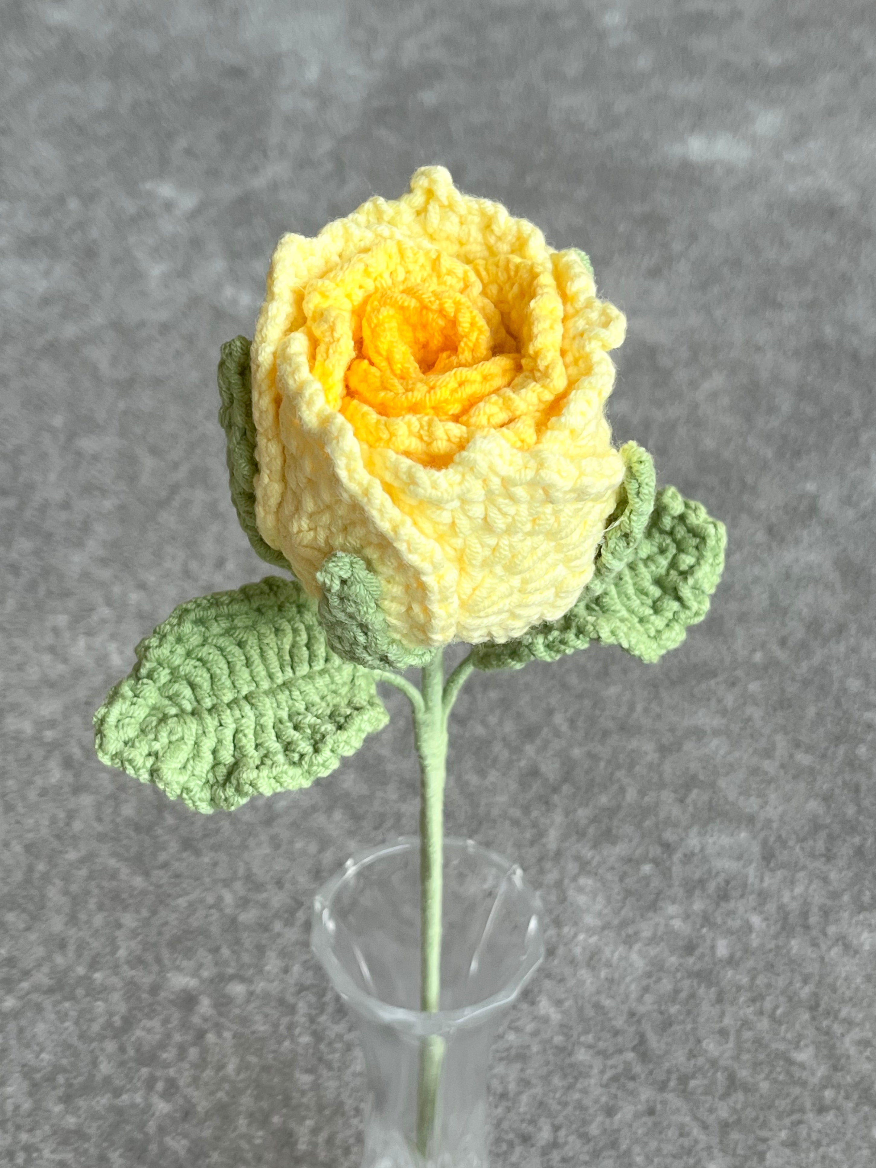 Handgehaakte roos – verkrijgbaar in meerdere kleuren