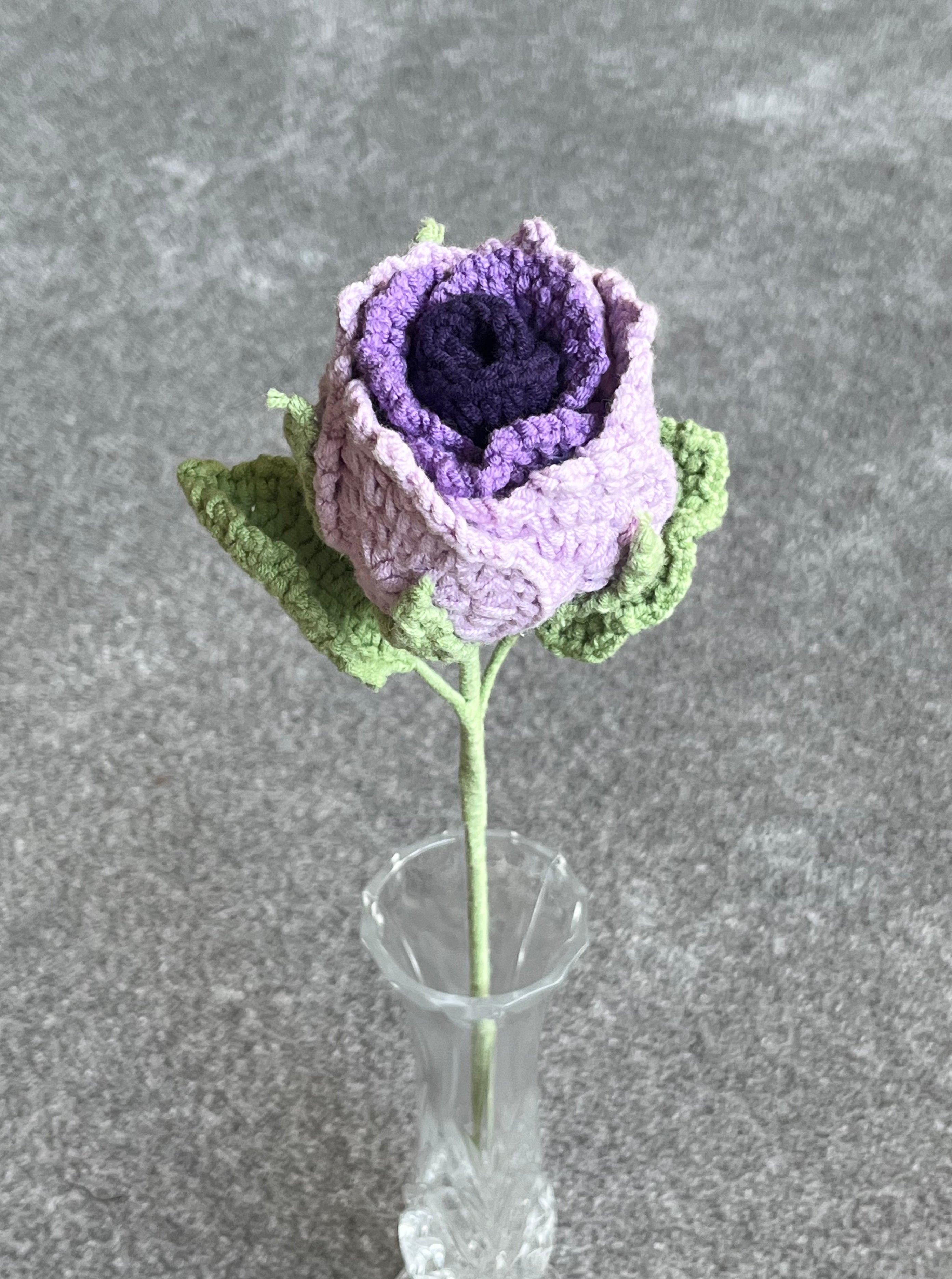 Handgehaakte roos – verkrijgbaar in meerdere kleuren