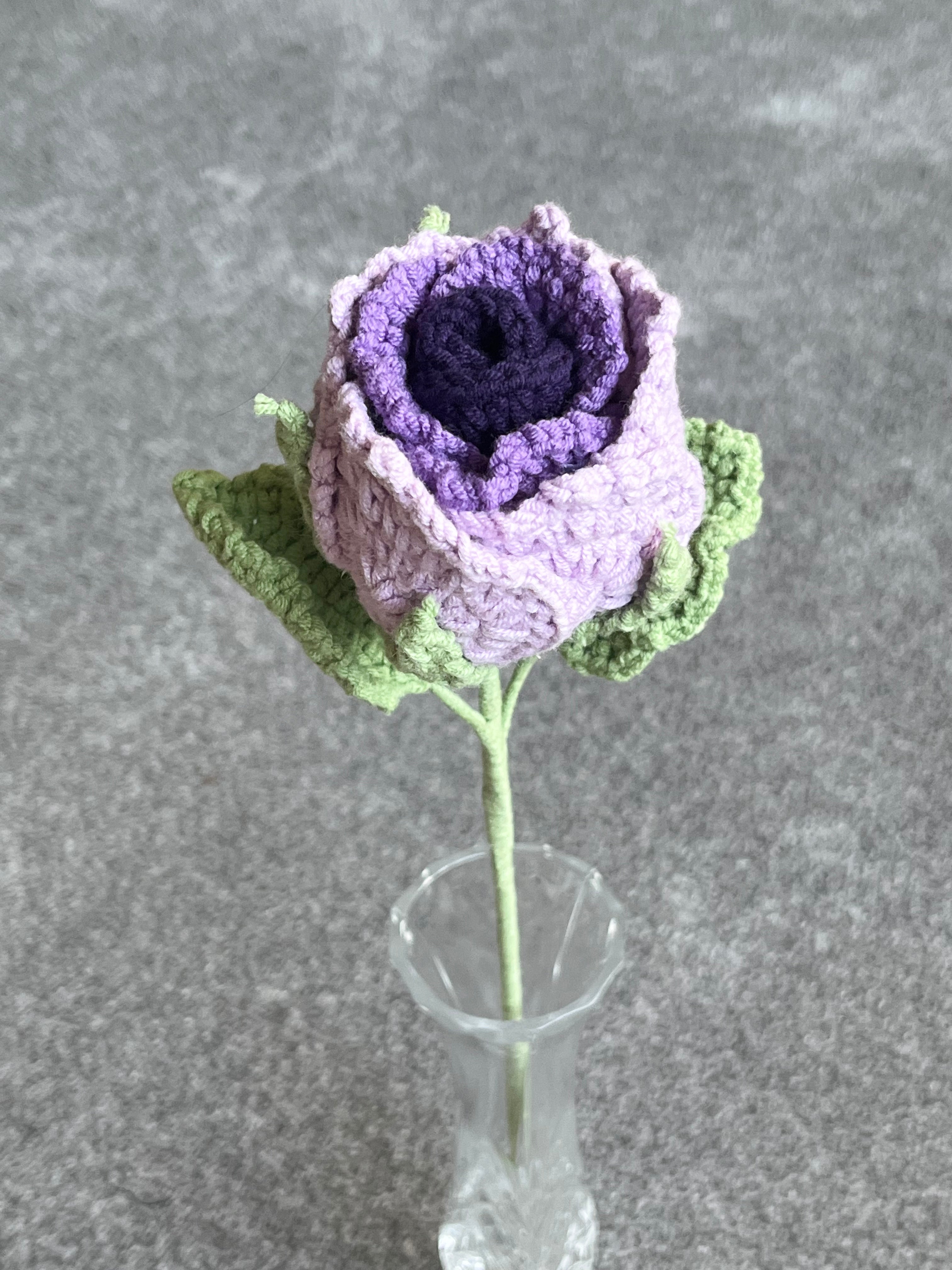 Handgehaakte roos – verkrijgbaar in meerdere kleuren