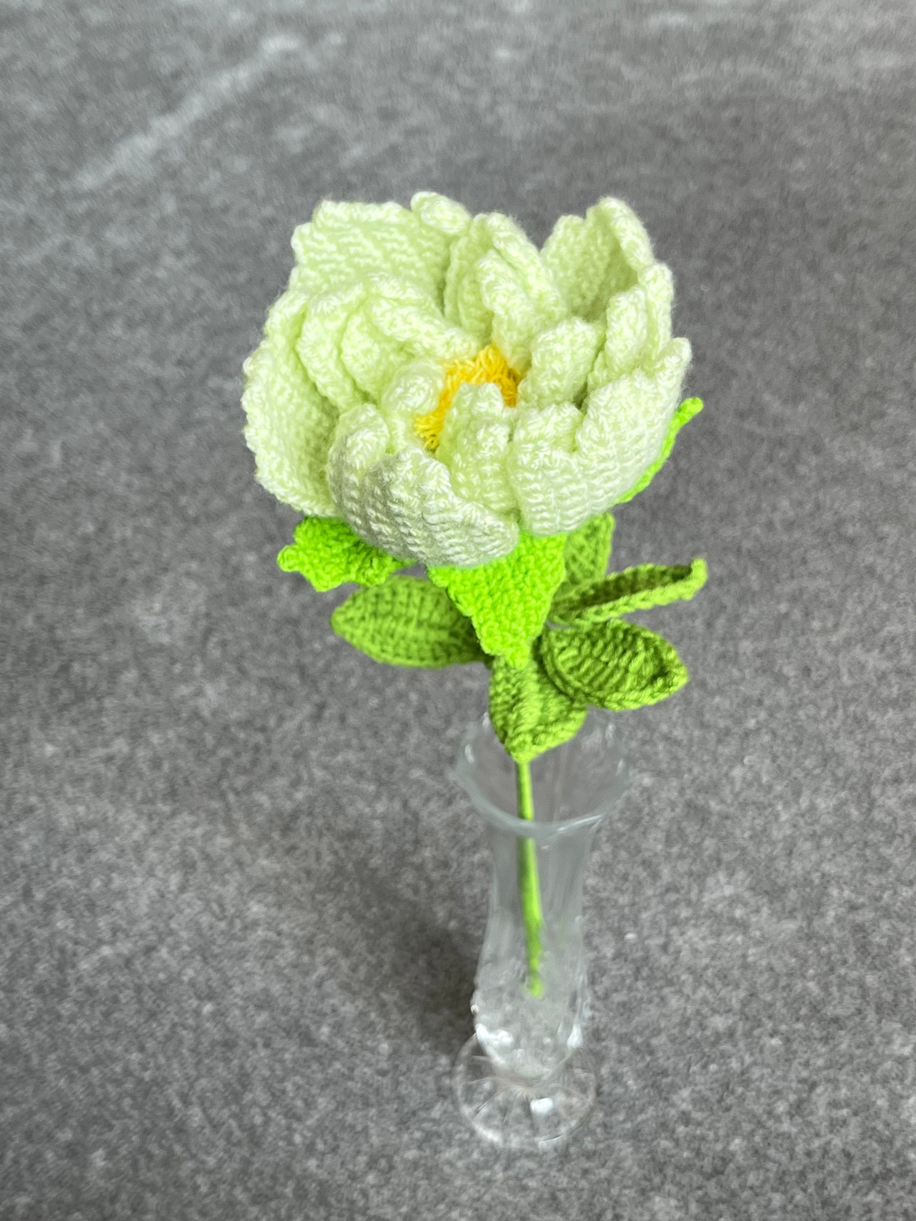 Handgehaakte bloem – fris groen & verfijnd