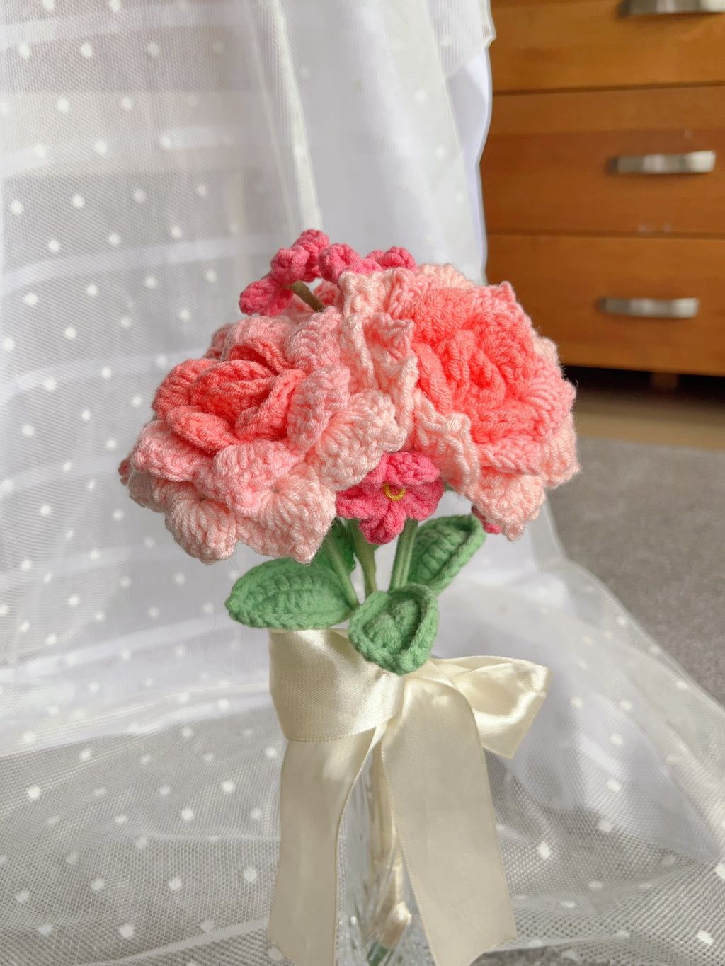 Handgehaakt bloemenboeket – zacht roze & speels