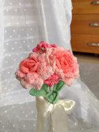 Handgehaakt bloemenboeket – zacht roze & speels