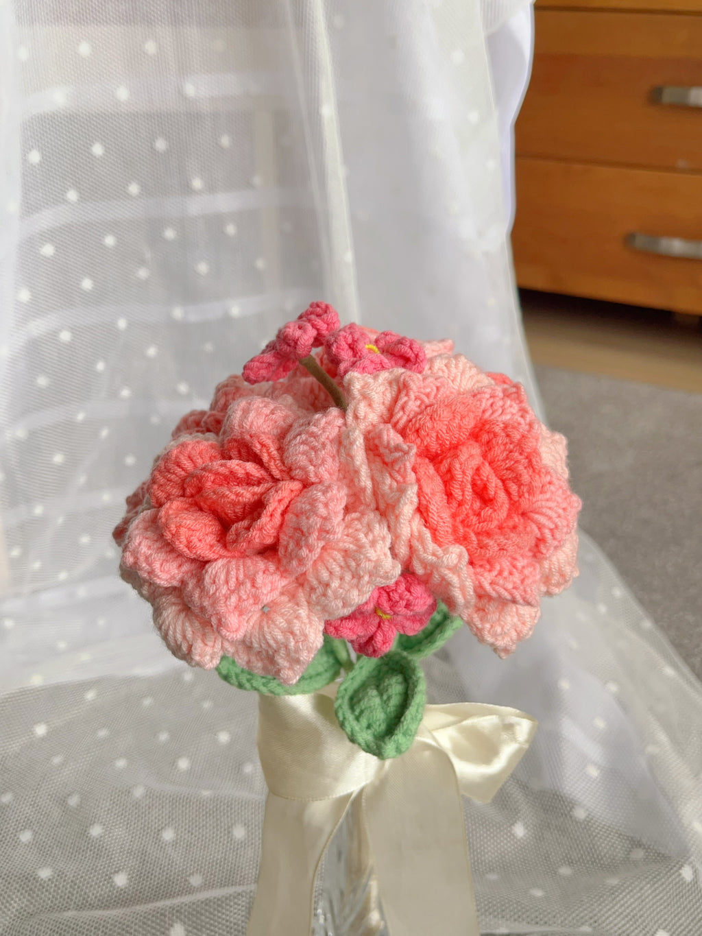 Handgehaakt bloemenboeket – zacht roze & speels