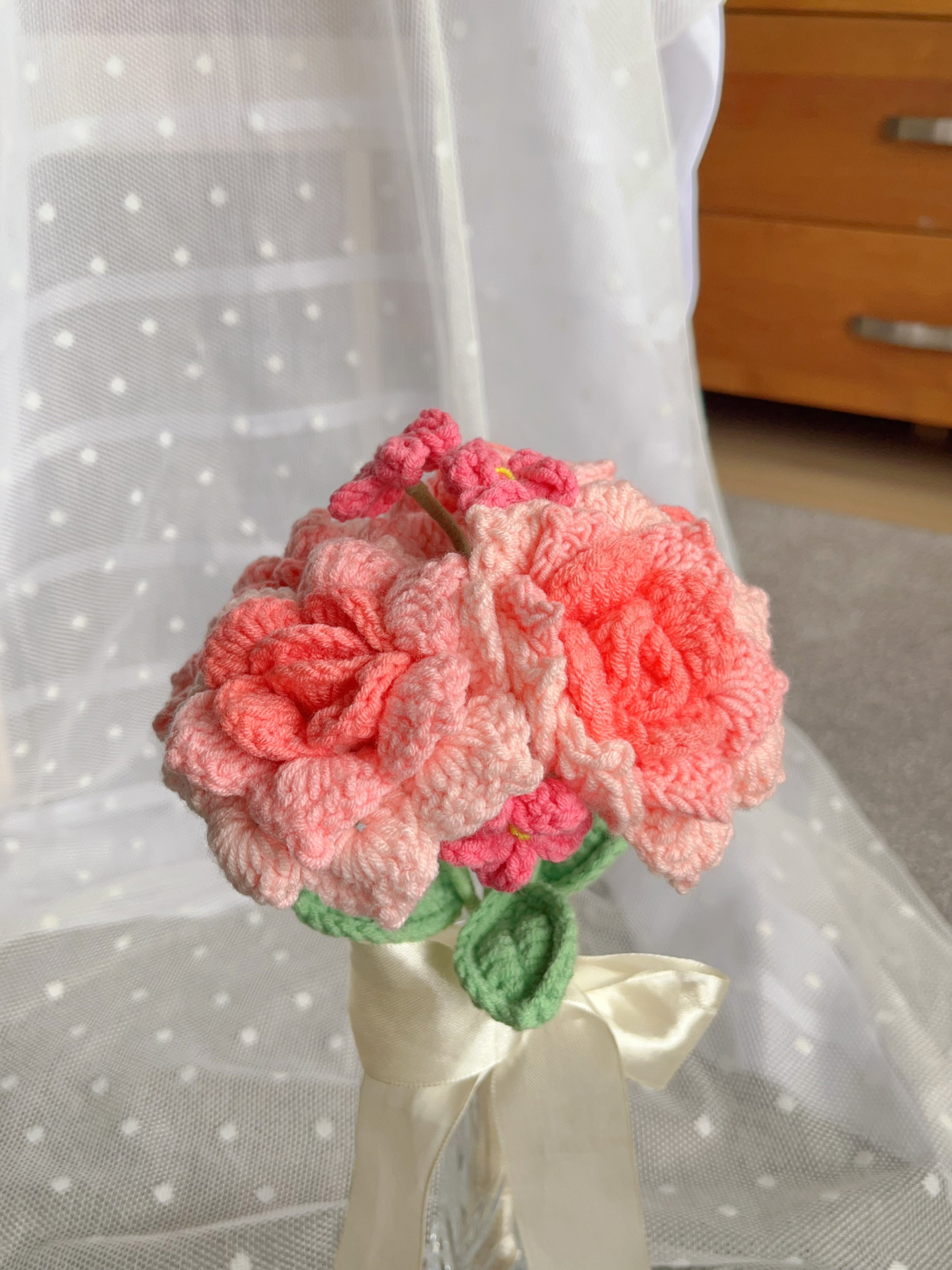 Handgehaakt bloemenboeket – zacht roze & speels
