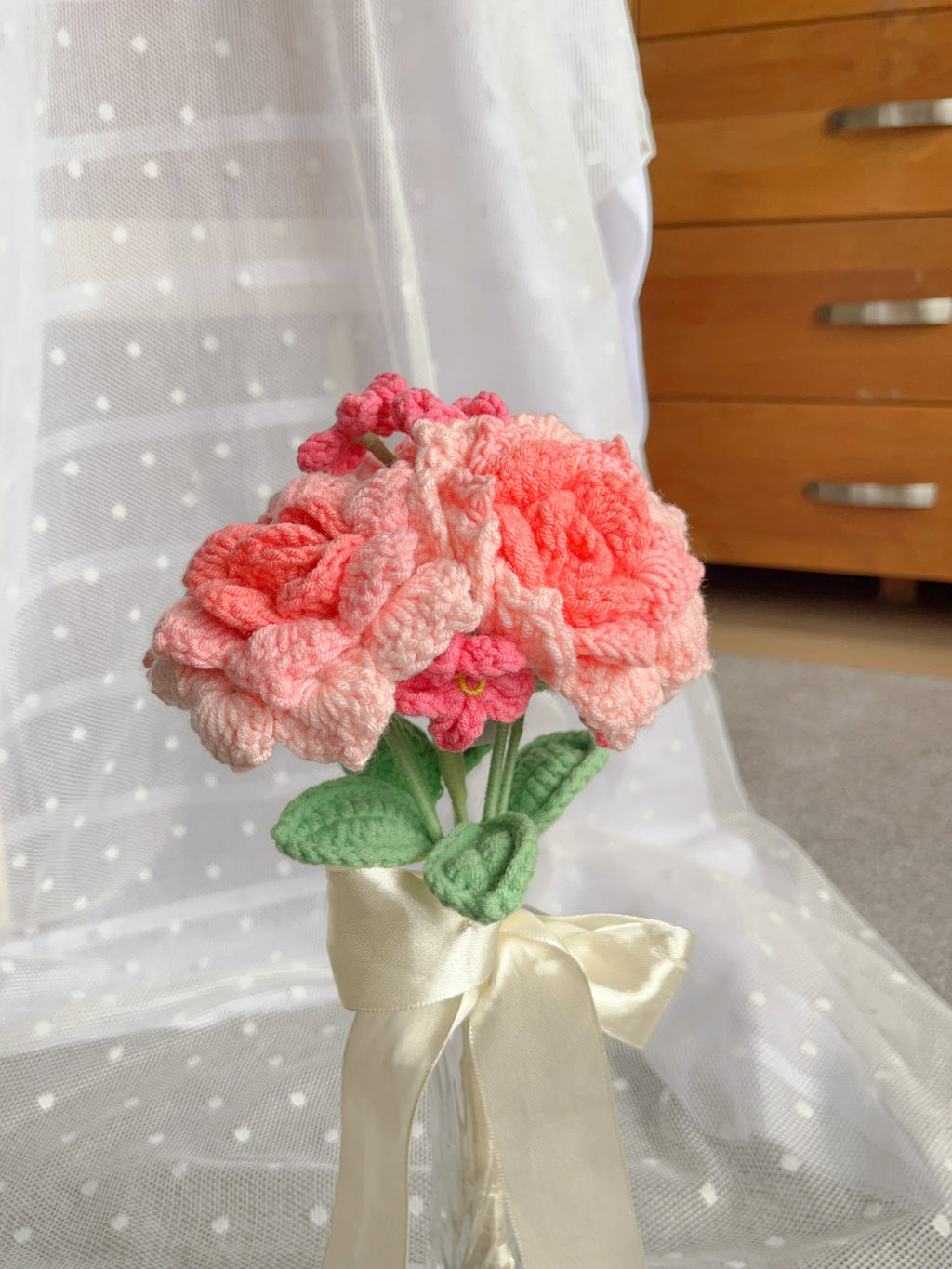 Handgehaakt bloemenboeket – zacht roze & speels