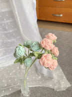 Handgehaakte bloemen tak – zacht & speels in pastel