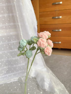 Handgehaakte bloemen tak – zacht & speels in pastel
