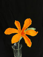 Handgehaakte lelie – helder oranje & elegant