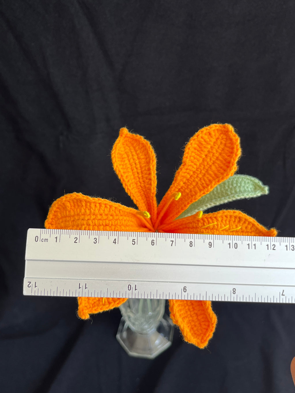 Handgehaakte lelie – helder oranje & elegant