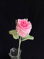 Handgehaakte roos – zacht roze & elegant