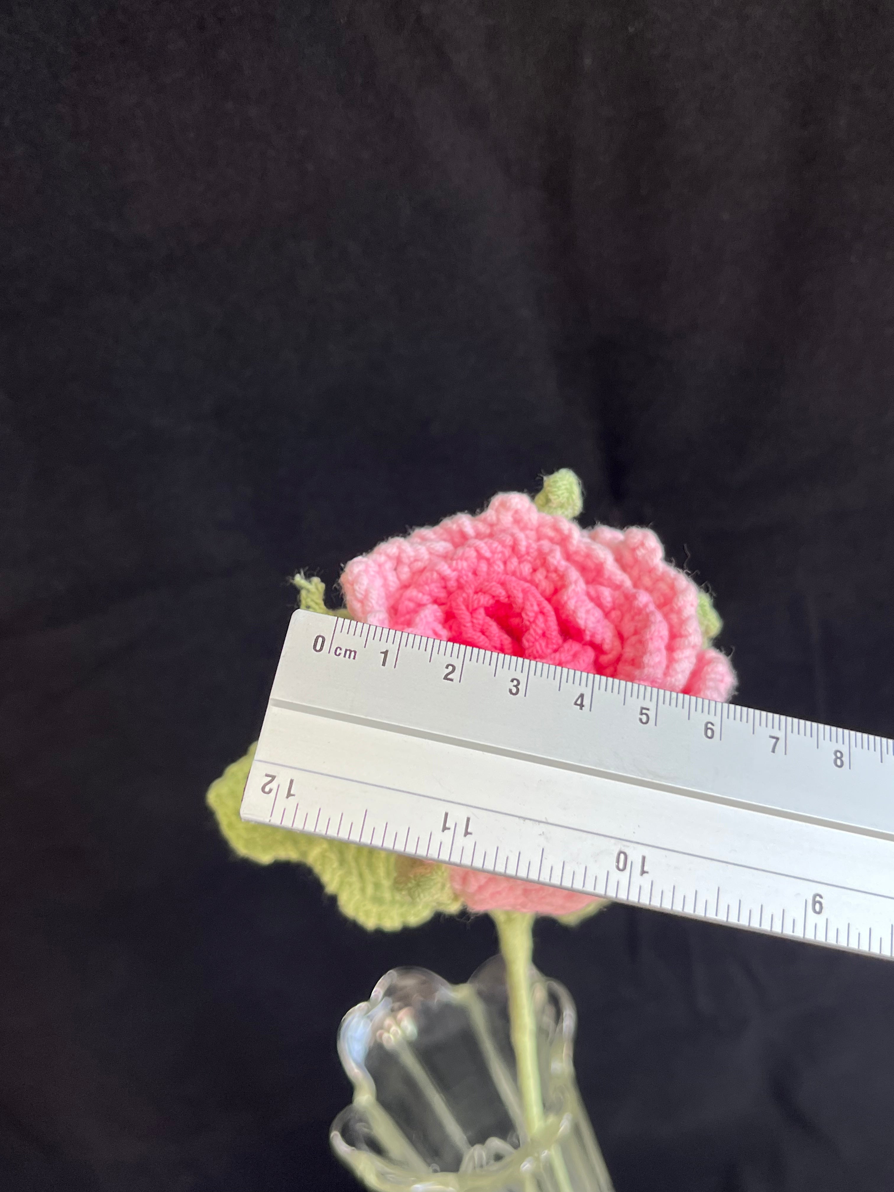 Handgehaakte roos – zacht roze & elegant