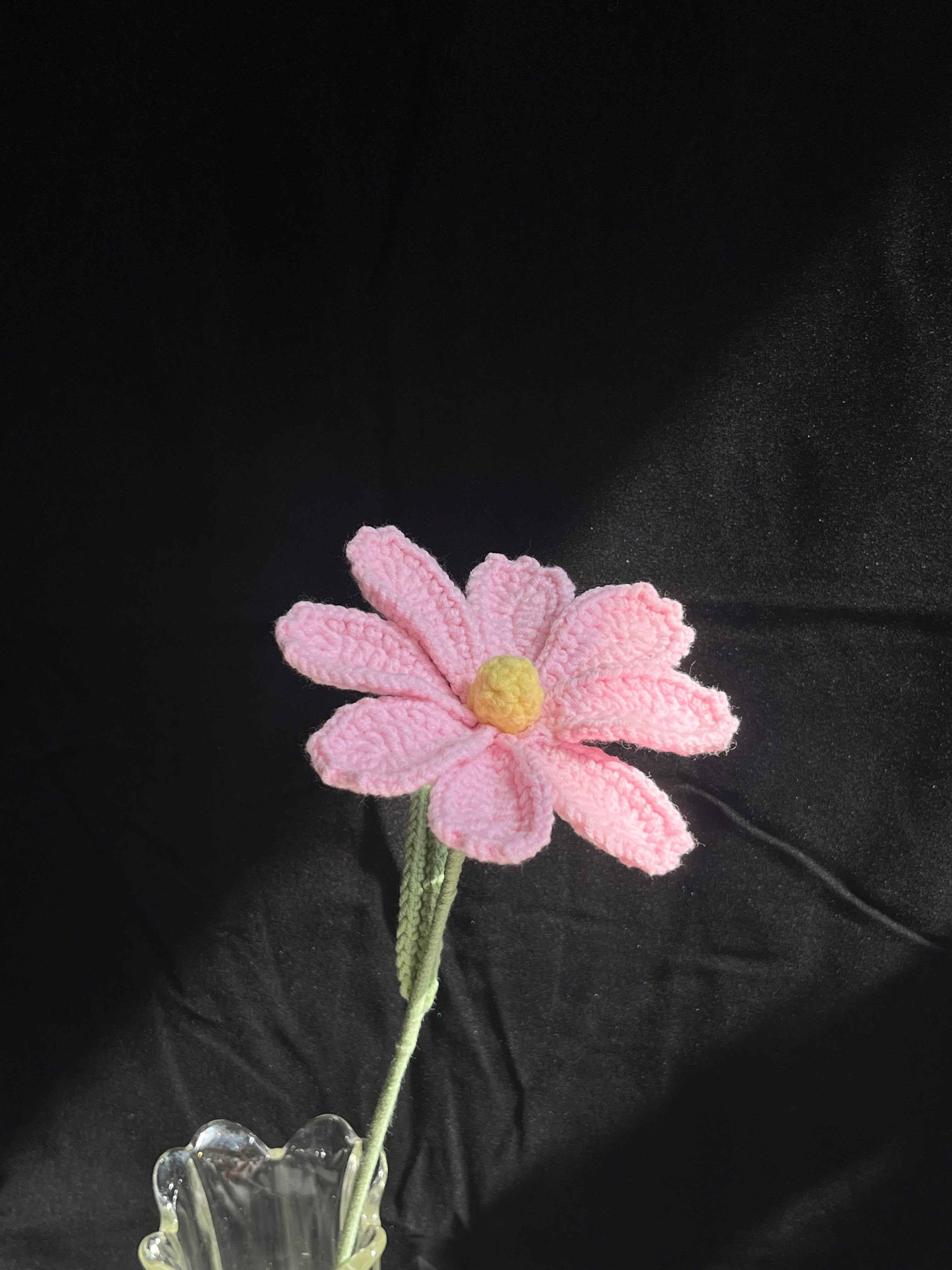 Handgehaakte bloem – zacht roze & simpel