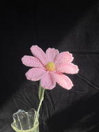 Handgehaakte bloem – zacht roze & simpel