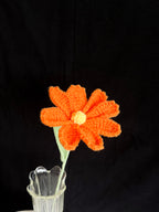 Handgehaakte oranje bloem – vrolijk & minimalistisch 🌼