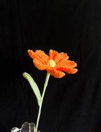 Handgehaakte oranje bloem – vrolijk & minimalistisch 🌼
