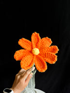 Handgehaakte oranje bloem – vrolijk & minimalistisch 🌼