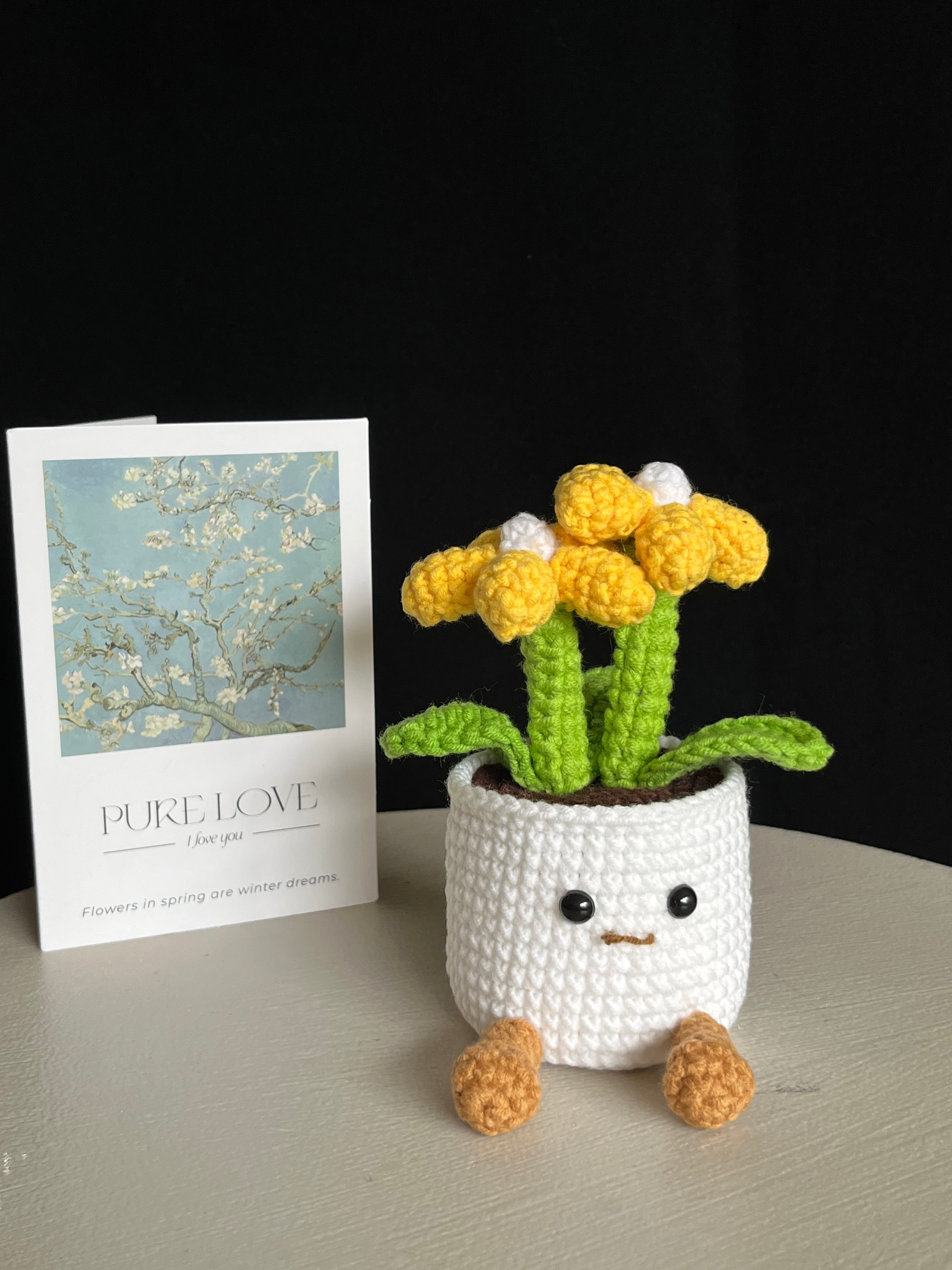 🌼 Gehaakte Bloempot met Gele Bloemetjes – Handgemaakte Decoratie