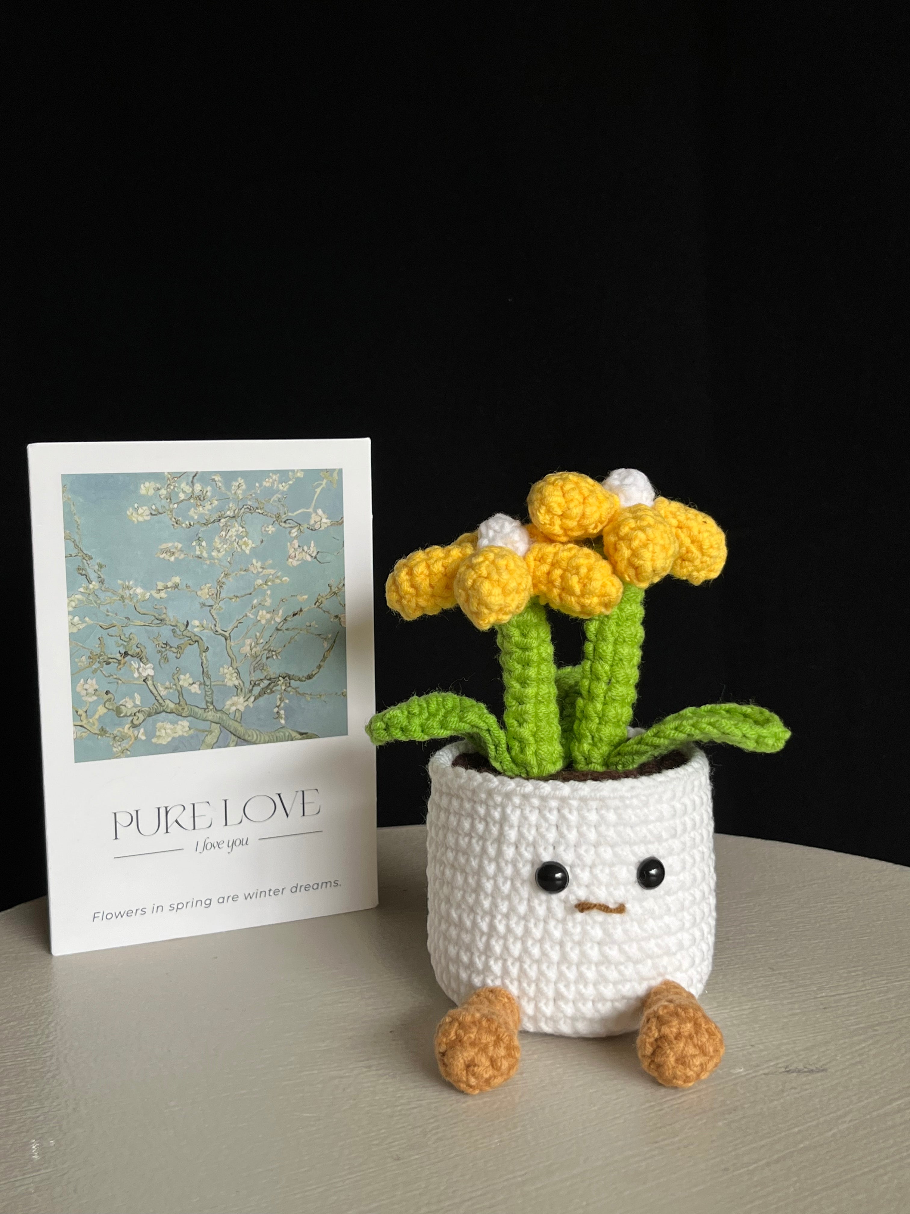 🌼 Gehaakte Bloempot met Gele Bloemetjes – Handgemaakte Decoratie