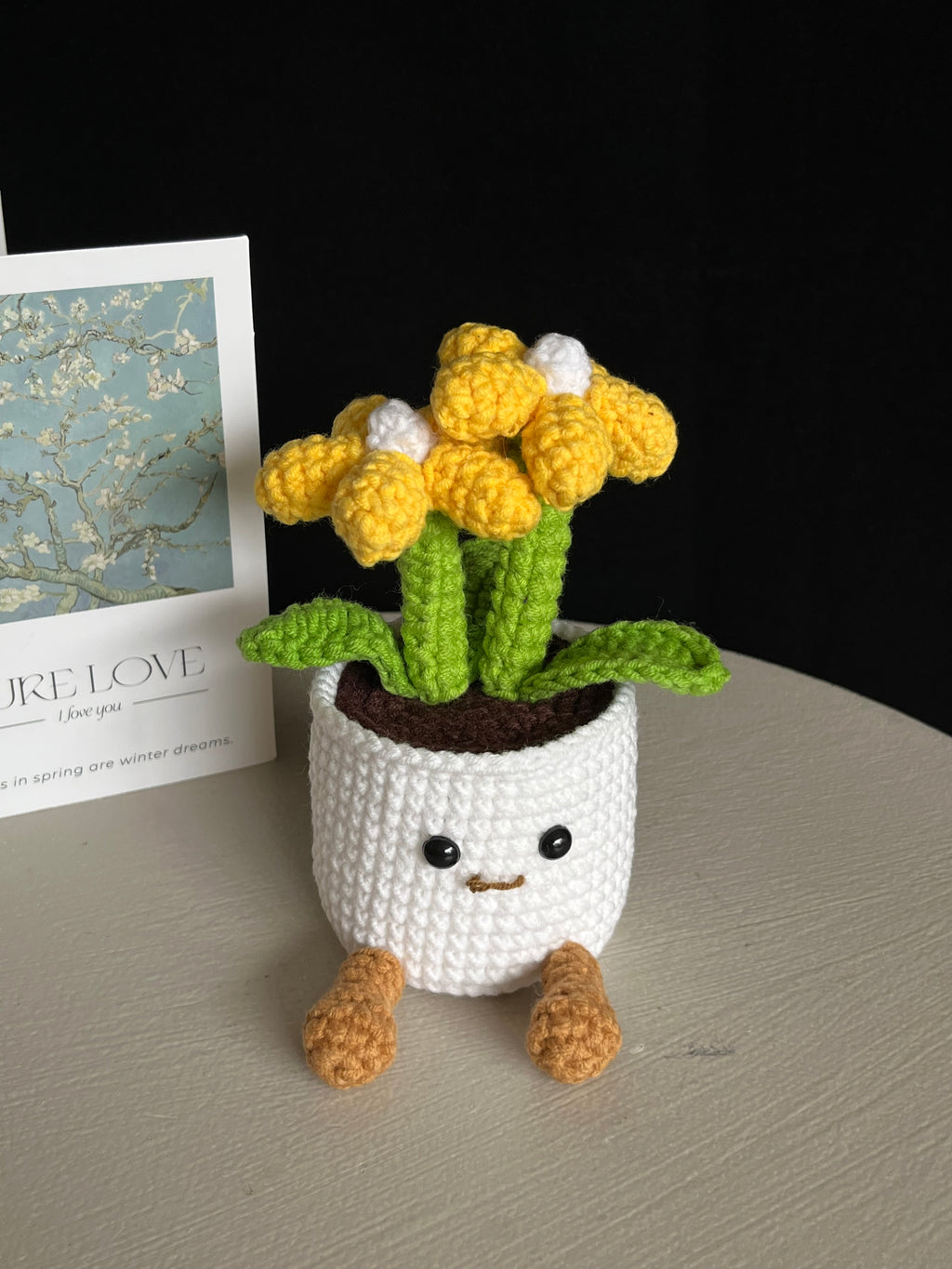🌼 Gehaakte Bloempot met Gele Bloemetjes – Handgemaakte Decoratie