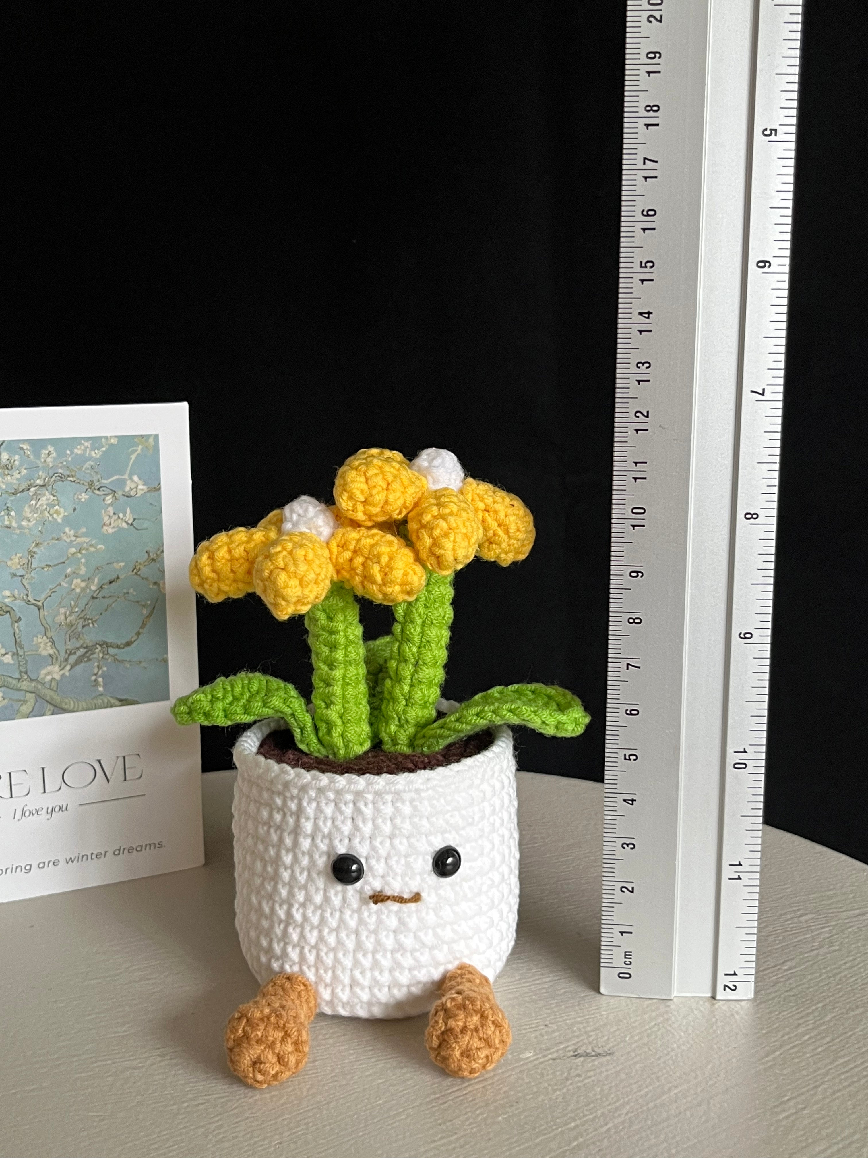 🌼 Gehaakte Bloempot met Gele Bloemetjes – Handgemaakte Decoratie