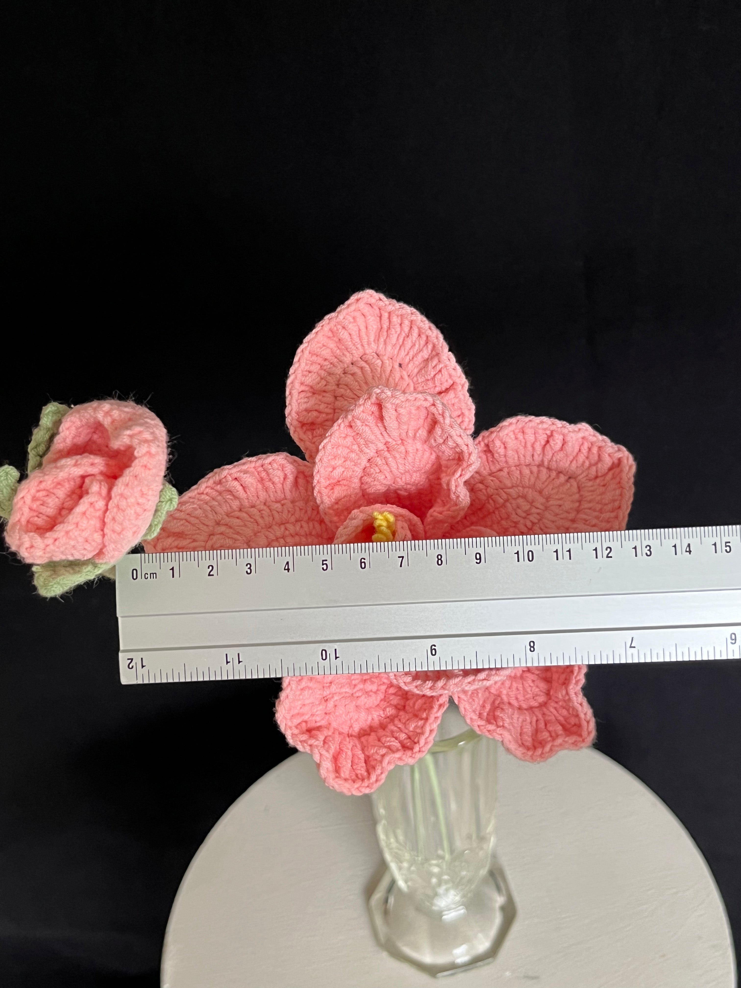 🌸 Gehaakte Roze Amaryllis – Handgemaakte Bloem die Altijd Bloeit