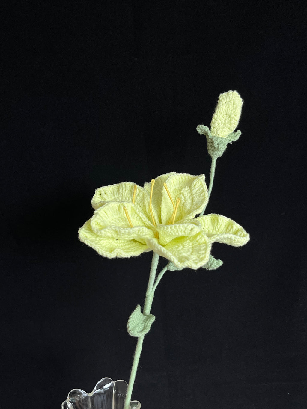 🌼 Gehaakte Gele Lelie – Handgemaakte Bloem die Altijd Straalt