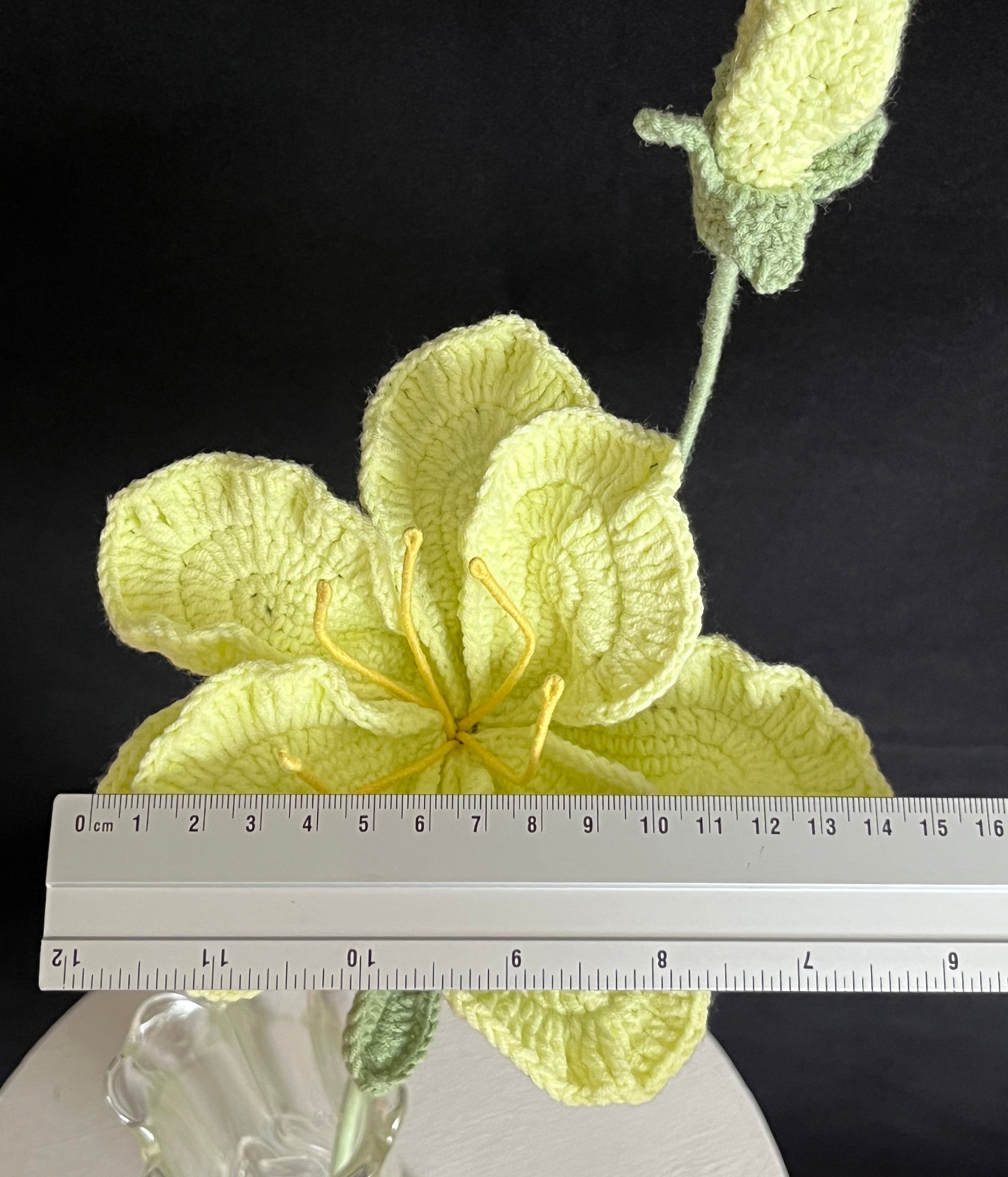 🌼 Gehaakte Gele Lelie – Handgemaakte Bloem die Altijd Straalt
